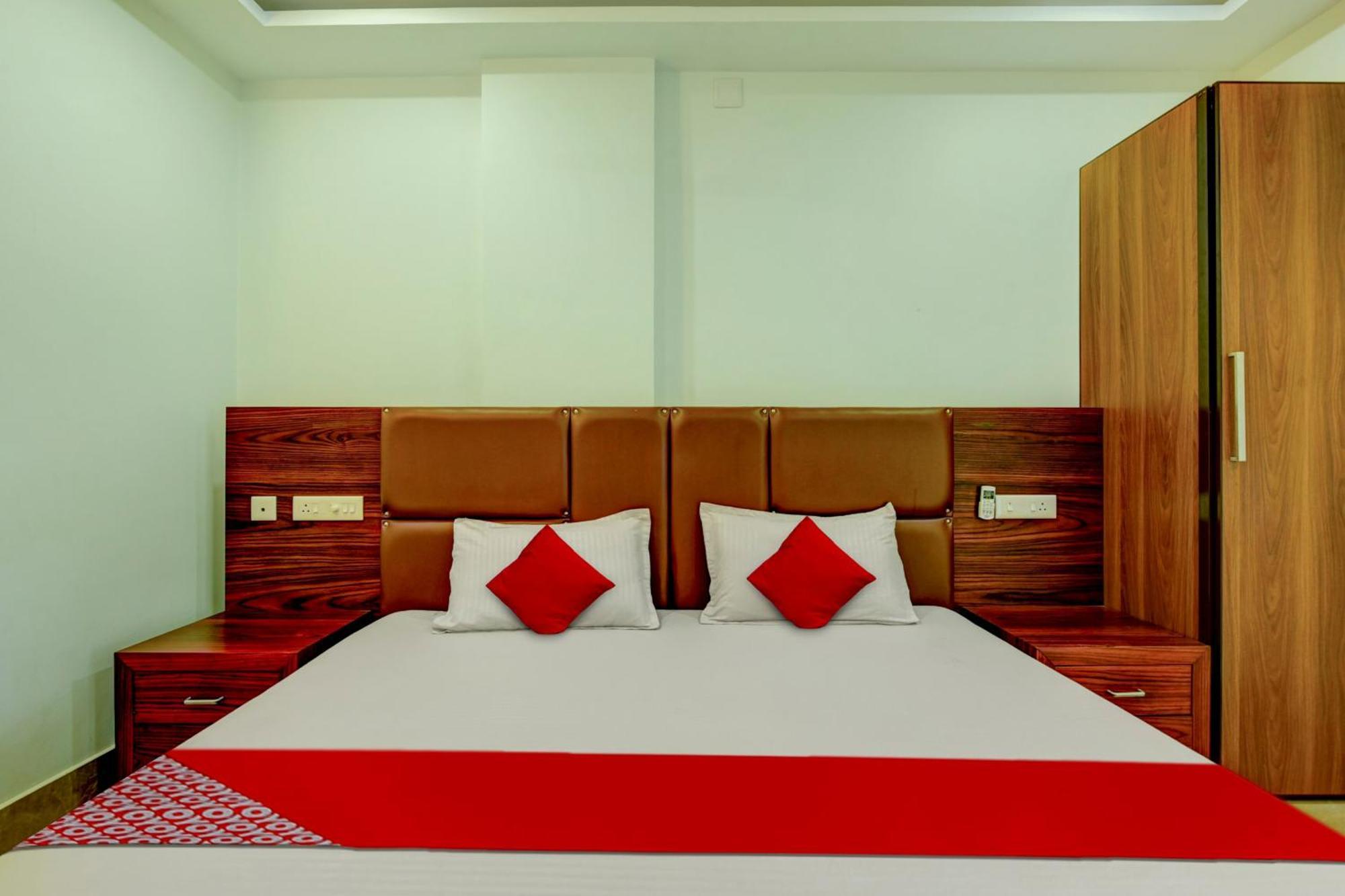 Hotel O Royal Tower Lodge Etakkare المظهر الخارجي الصورة